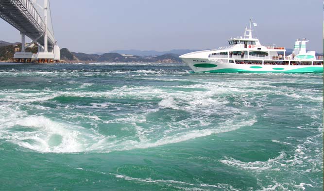 Ride the whirlpool sightseeing boat!